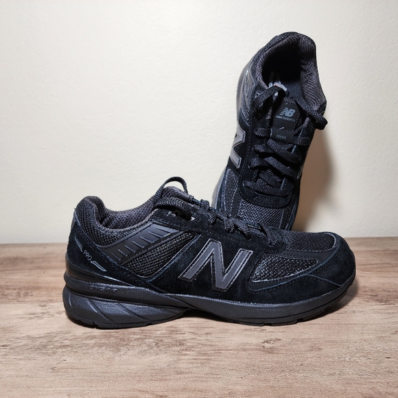New Balance 990v5 Big Kid Triple Black Sneakers Suede Shoes Size 5.5 - Picture 10 of 11